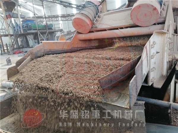 安徽桐城第十二臺(tái)1212對(duì)輥制砂機(jī)生產(chǎn)線(xiàn)調(diào)試正式投入生產(chǎn)
